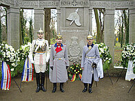 Vor dem Kürassierdenkmal