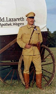 Hauptmann in Khakidrellanzug