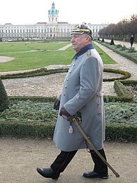 Oberstleutnant Schult beim Ausflug nach Charlottenburg