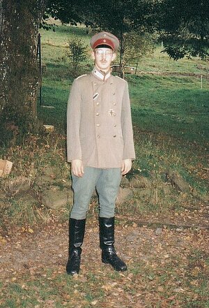 Oberleutnant (in feldgrauer Litewka)